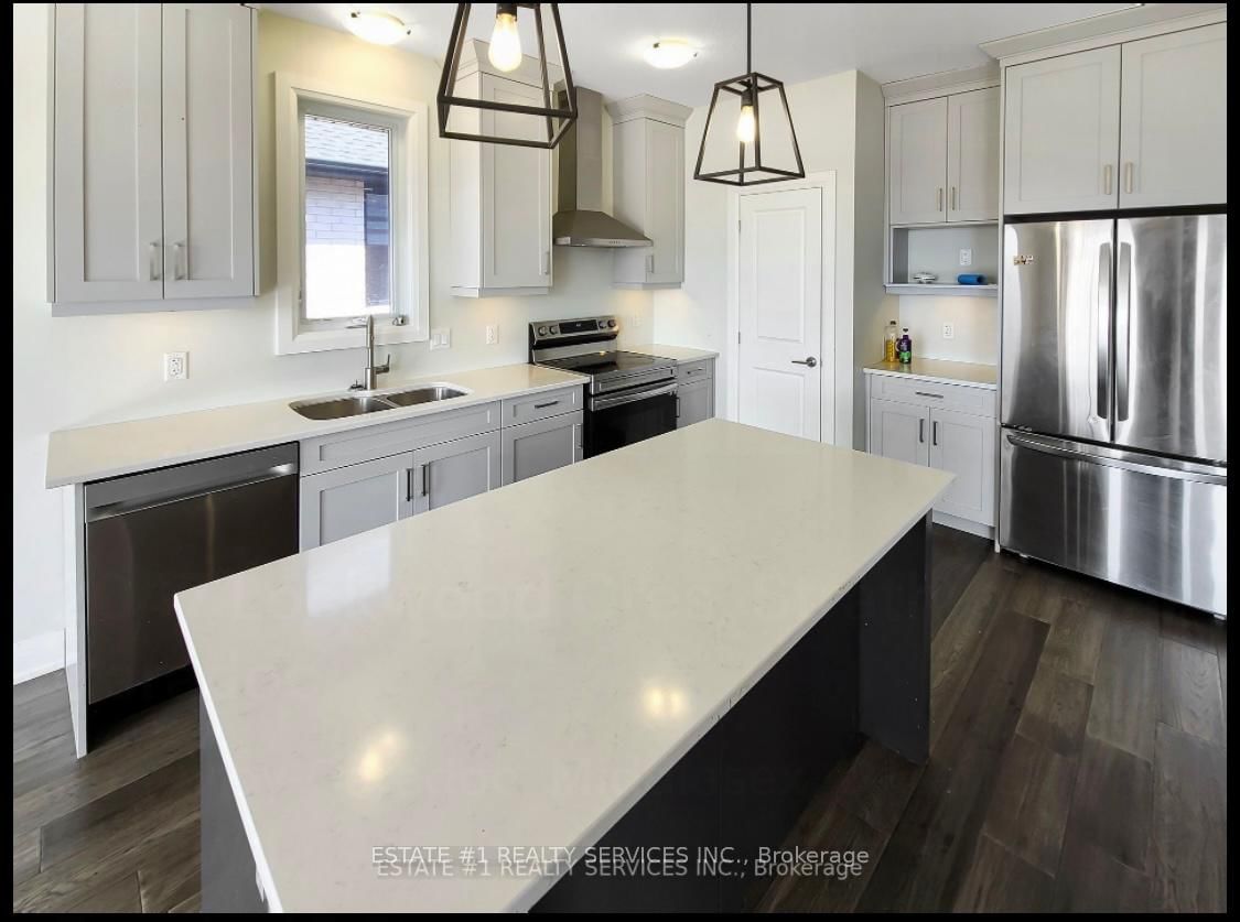 Detached House for sale at 2047 Lockwood Crescent, Strathroy-Caradoc, Ontario, N0L 1W0 - Rural Strathroy-Caradoc - MLS: X12161641