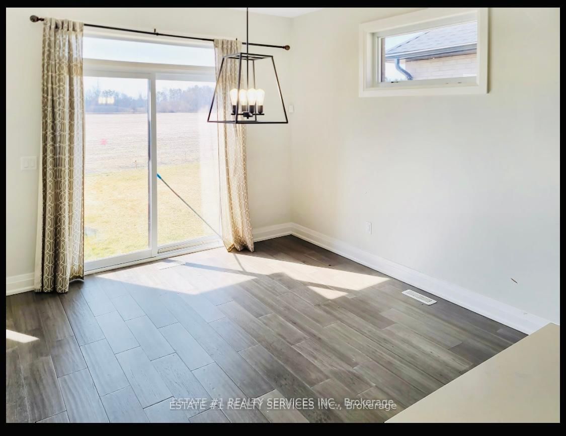 Detached House for sale at 2047 Lockwood Crescent, Strathroy-Caradoc, Ontario, N0L 1W0 - Rural Strathroy-Caradoc - MLS: X12161641