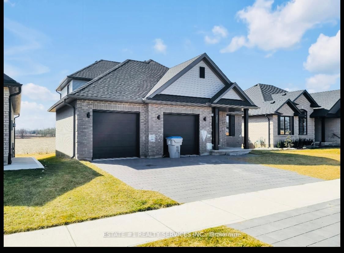 Detached House for sale at 2047 Lockwood Crescent, Strathroy-Caradoc, Rural Strathroy Caradoc, N0L 1W0 - MLS: X12161641