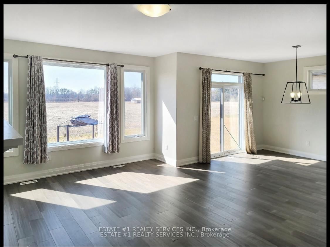 Detached House for sale at 2047 Lockwood Crescent, Strathroy-Caradoc, Ontario, N0L 1W0 - Rural Strathroy-Caradoc - MLS: X12161641