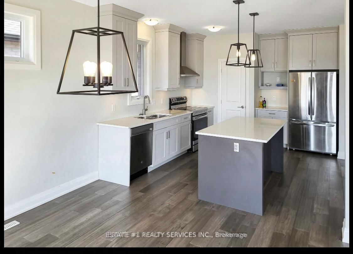 Detached House for sale at 2047 Lockwood Crescent, Strathroy-Caradoc, Ontario, N0L 1W0 - Rural Strathroy-Caradoc - MLS: X12161641