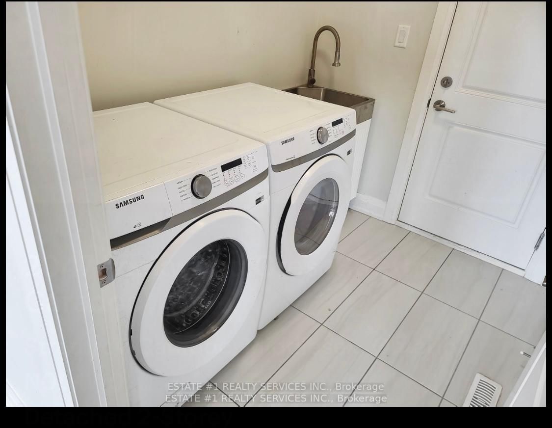 Detached House for sale at 2047 Lockwood Crescent, Strathroy-Caradoc, Ontario, N0L 1W0 - Rural Strathroy-Caradoc - MLS: X12161641