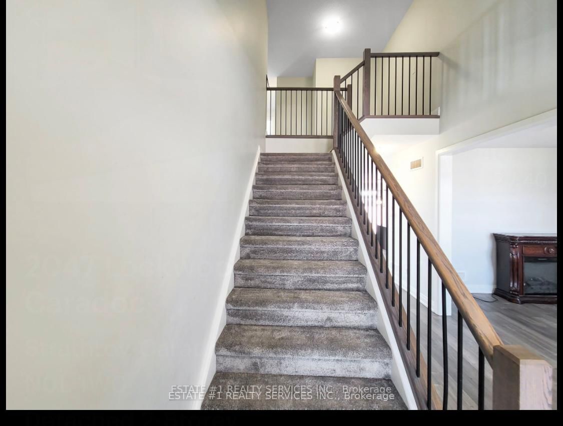 Detached House for sale at 2047 Lockwood Crescent, Strathroy-Caradoc, Ontario, N0L 1W0 - Rural Strathroy-Caradoc - MLS: X12161641