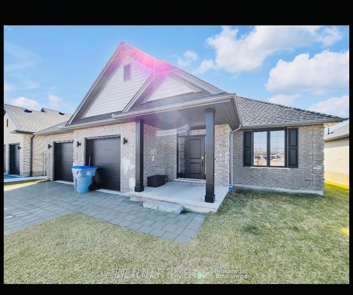 Detached House for sale at 2047 Lockwood Crescent, Strathroy-Caradoc, Rural Strathroy Caradoc, N0L 1W0 - MLS: X12161641