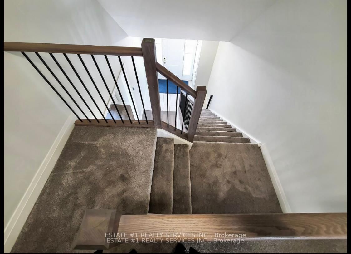 Detached House for sale at 2047 Lockwood Crescent, Strathroy-Caradoc, Ontario, N0L 1W0 - Rural Strathroy-Caradoc - MLS: X12161641