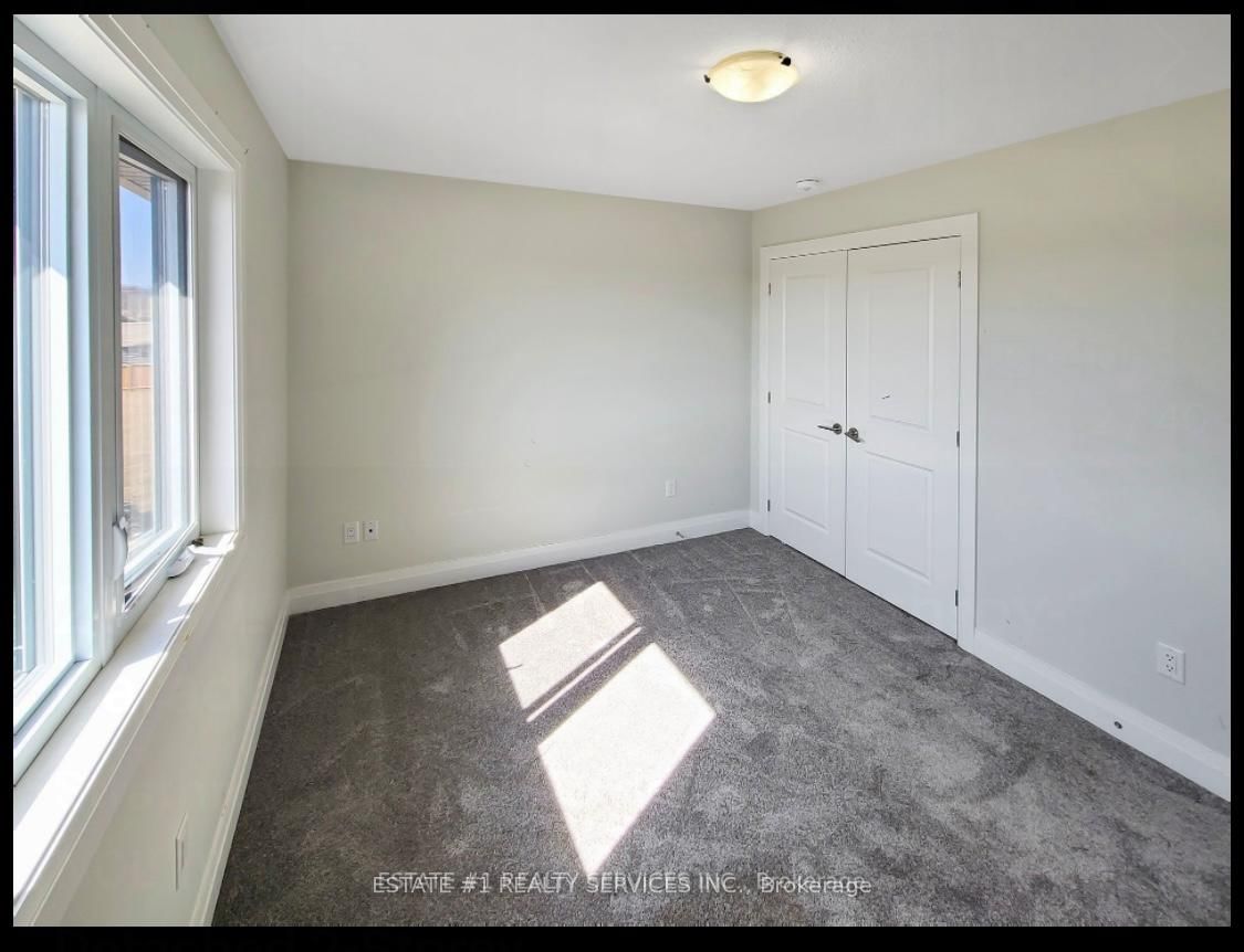 Detached House for sale at 2047 Lockwood Crescent, Strathroy-Caradoc, Ontario, N0L 1W0 - Rural Strathroy-Caradoc - MLS: X12161641