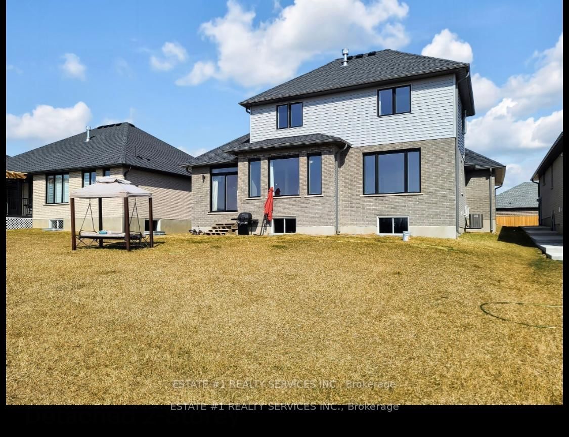 Detached House for sale at 2047 Lockwood Crescent, Strathroy-Caradoc, Ontario, N0L 1W0 - Rural Strathroy-Caradoc - MLS: X12161641