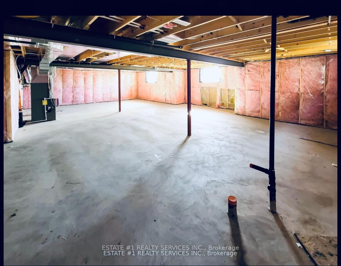 Detached House for sale at 2047 Lockwood Crescent, Strathroy-Caradoc, Ontario, N0L 1W0 - Rural Strathroy-Caradoc - MLS: X12161641