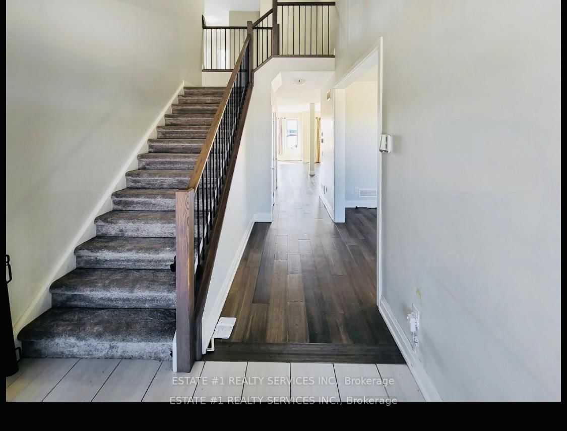 Detached House for sale at 2047 Lockwood Crescent, Strathroy-Caradoc, Ontario, N0L 1W0 - Rural Strathroy-Caradoc - MLS: X12161641