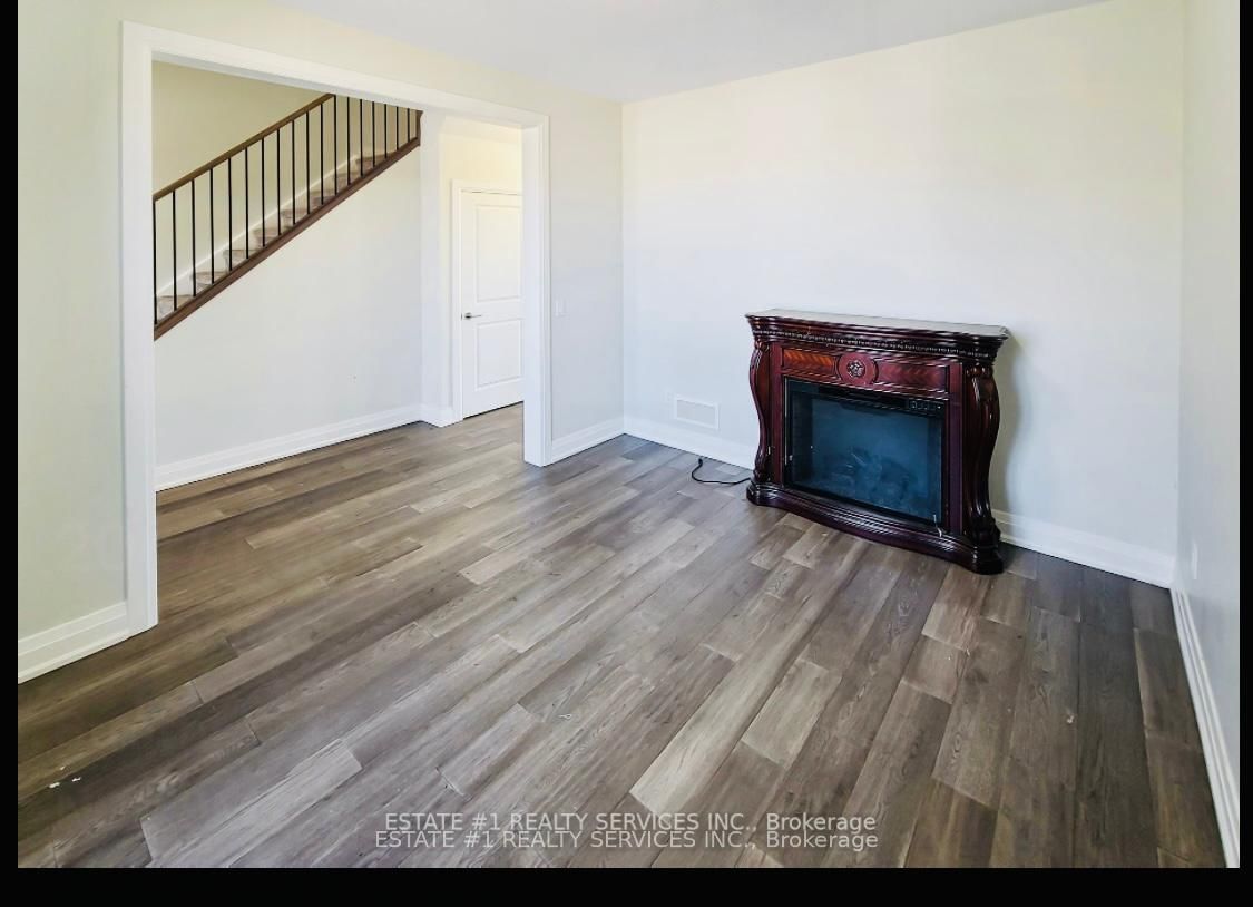 Detached House for sale at 2047 Lockwood Crescent, Strathroy-Caradoc, Ontario, N0L 1W0 - Rural Strathroy-Caradoc - MLS: X12161641