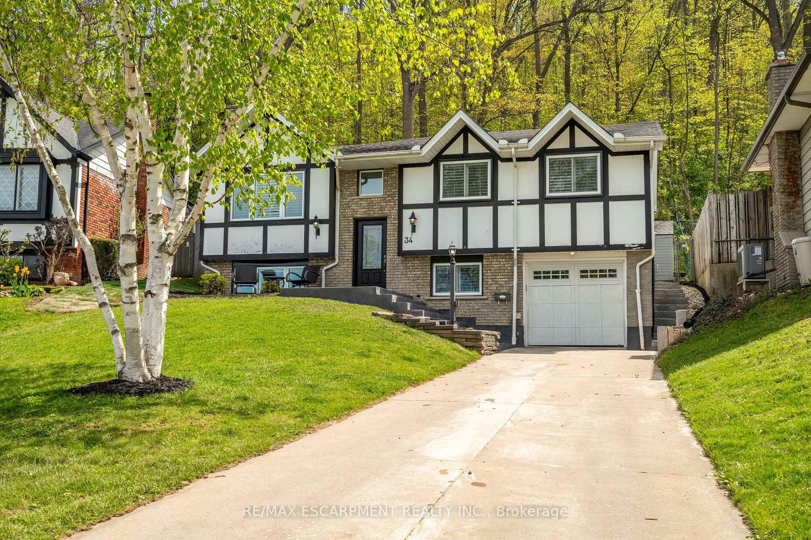 Detached House for sale at 34 Palm Court, Hamilton, Stoney Creek, L8G 2T7 - MLS: X12161698
