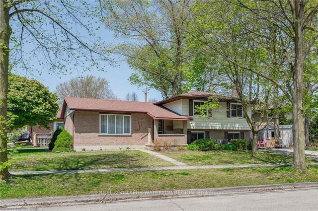 113 Martinglen Crescent