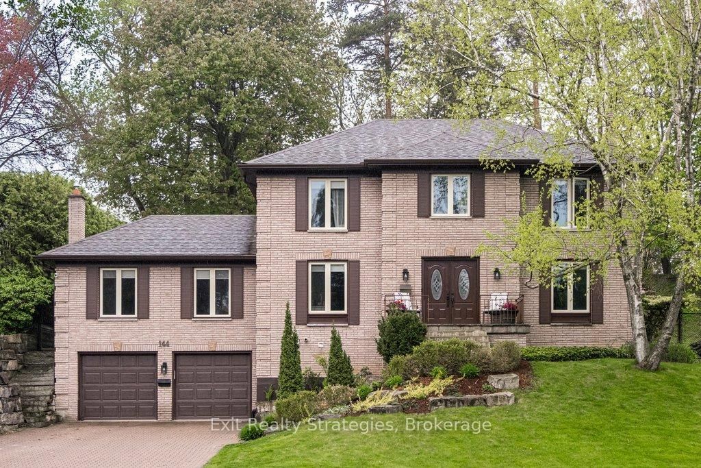 Detached House for sale at 144 Uphill Court, Hamilton, Ancaster, L9G 3R1 - MLS: X12161832