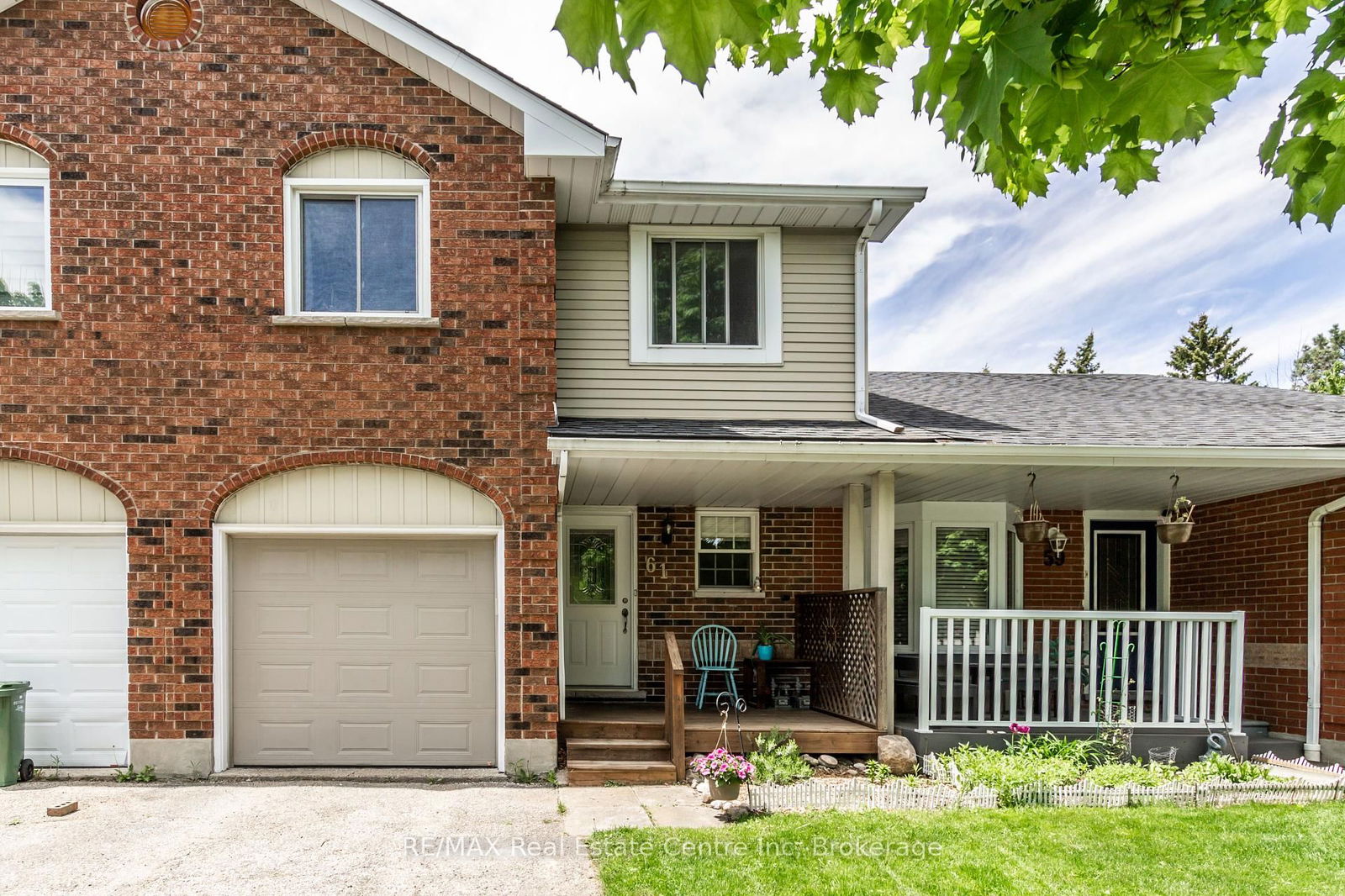 Townhouse for sale at 61 Grandridge Crescent, Guelph, Willow West/Sugarbush/West Acres, N1H 8G2 - MLS: X12161860