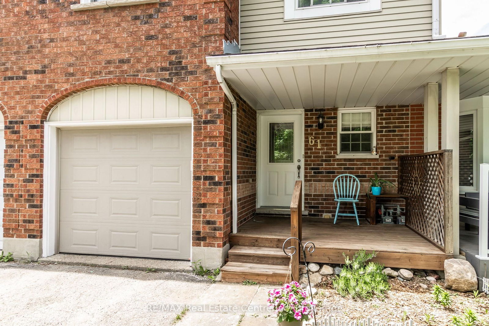 Townhouse for sale at 61 Grandridge Crescent, Guelph, Willow West/Sugarbush/West Acres, N1H 8G2 - MLS: X12161860