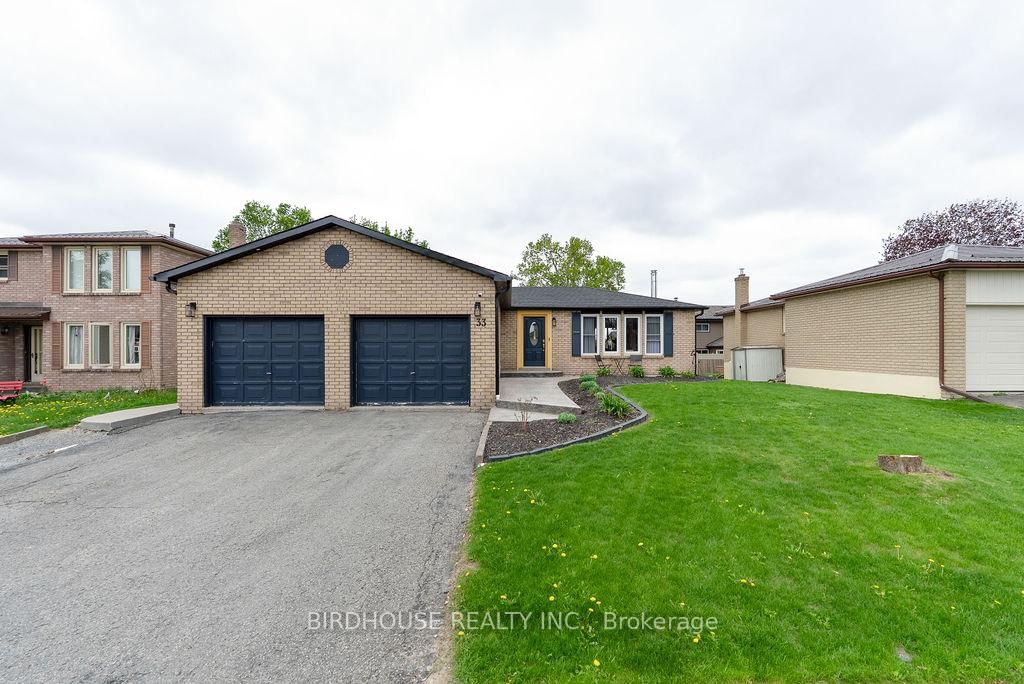 Detached House for sale at 33 Corneil Street, Kawartha Lakes, Lindsay, K9V 5T5 - MLS: X12161929