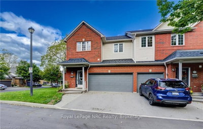 Townhouse sold at 21-120 Beddoe Drive, Hamilton, Ontario, L8P 4Z4 - Chedoke Park - MLS: X12162143