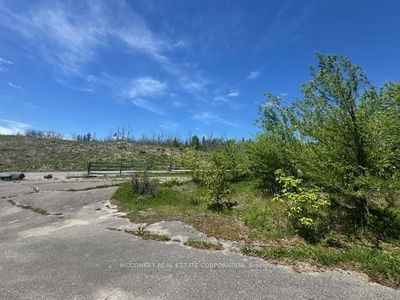 2414 Ashburnham Dr, Peterborough East - 4 Central image-0-3