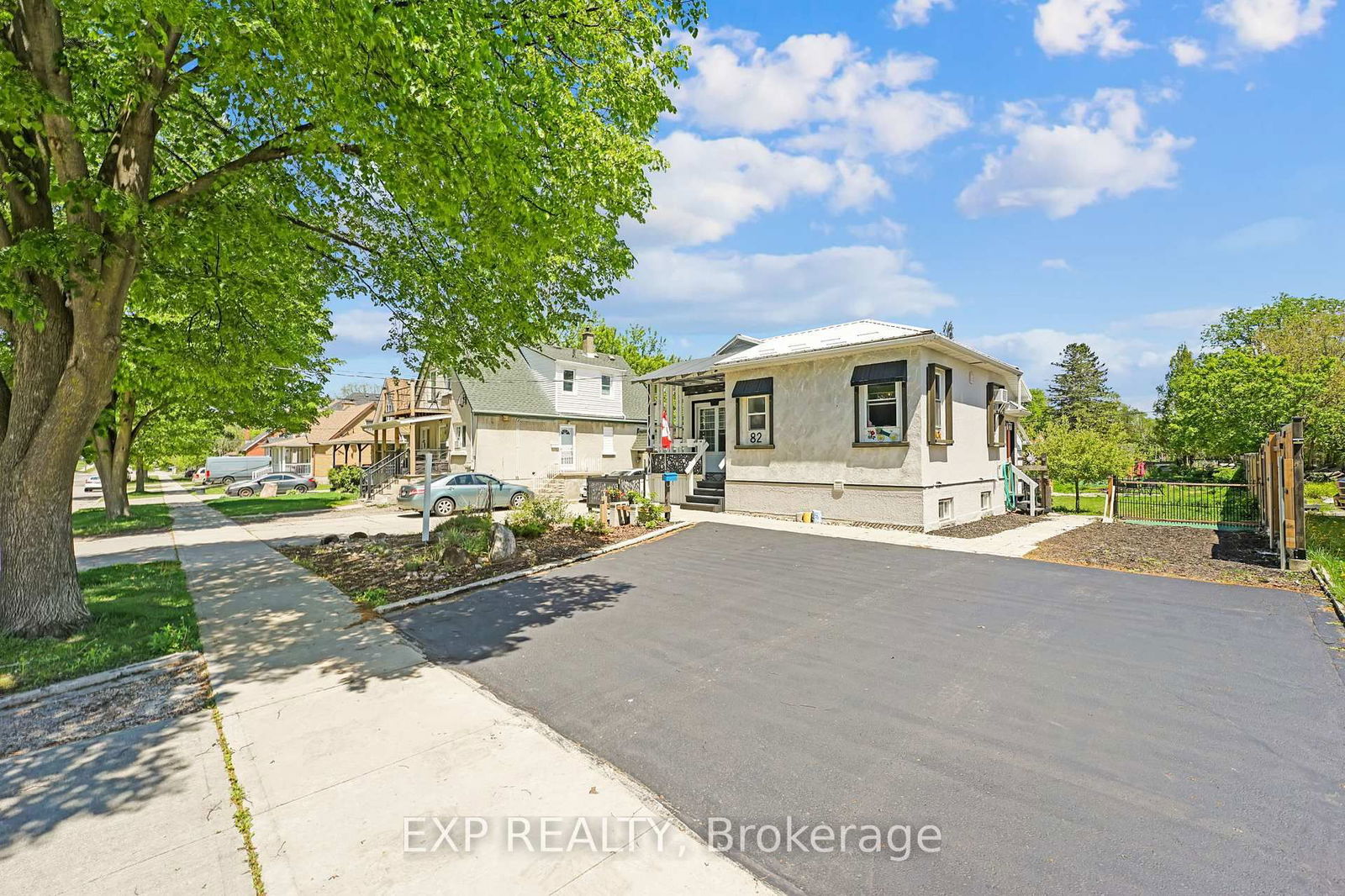Detached House for sale at 82 Kehl Street, Kitchener, N2M 3T9 - MLS: X12162397