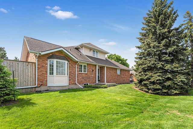32 - 810 Golf Links Road