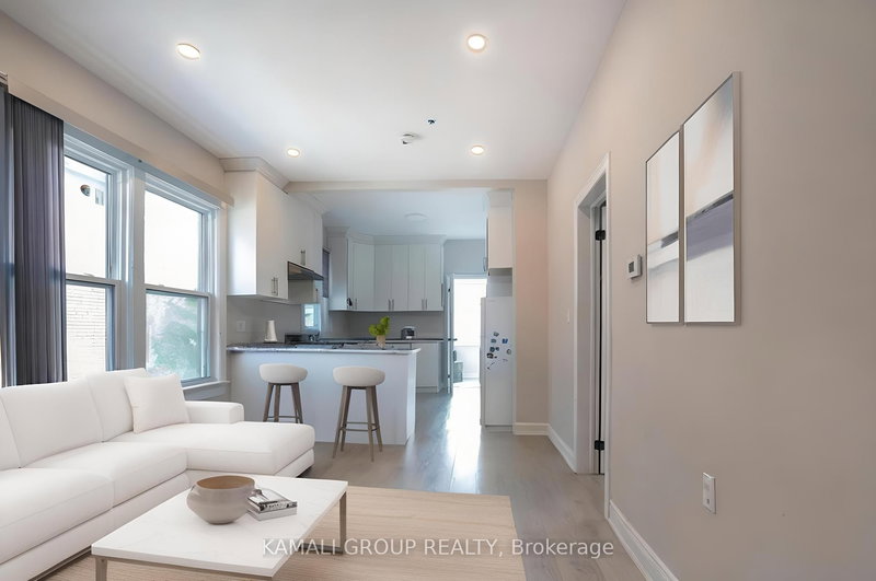 Main - 4554 Third Ave, Niagara Falls, L2E 4L2 | Image 2