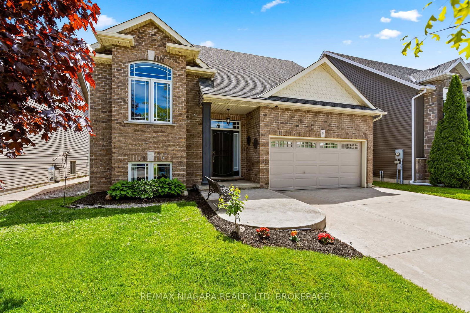 Detached House for sale at 8 Corbin Street, St. Catharines, Oakdale, L2P 0C3 - MLS: X12163221