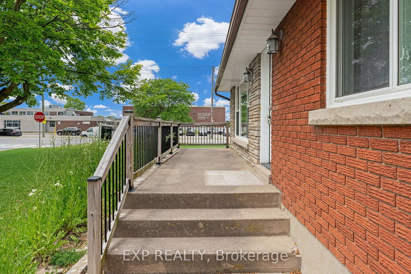 162 Ryerson St, Thorold, L2V 3Y3 | Image 3