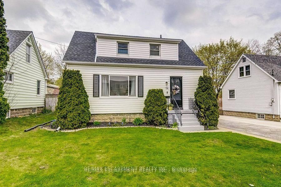 Detached House for sale at 14 WALKER Avenue, Hamilton, Stoney Creek, L8G 1S6 - MLS: X12163368
