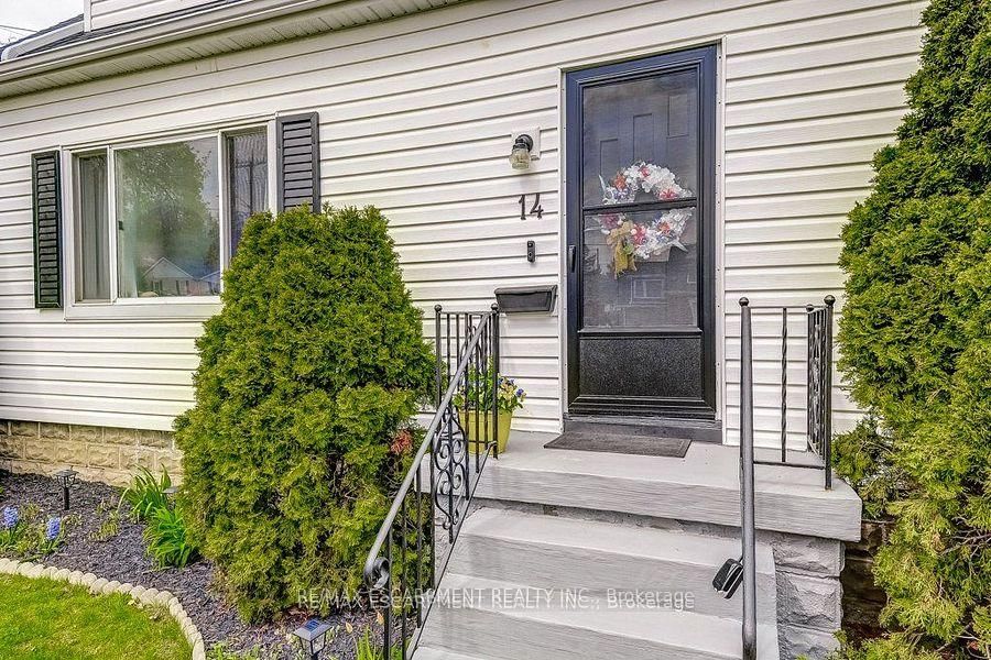 Detached House for sale at 14 WALKER Avenue, Hamilton, Stoney Creek, L8G 1S6 - MLS: X12163368
