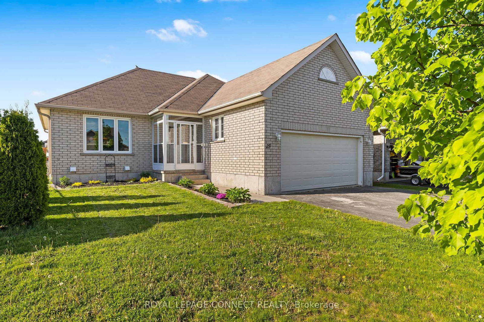 Detached House for sale at 25 Springdale Drive, Kawartha Lakes, Lindsay, K9V 4R1 - MLS: X12163490