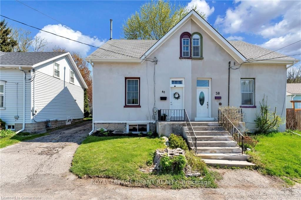 Semi-Detached House for sale at 40 Walnut Lane, Brant, Paris, N3L 2K4 - MLS: X12163627