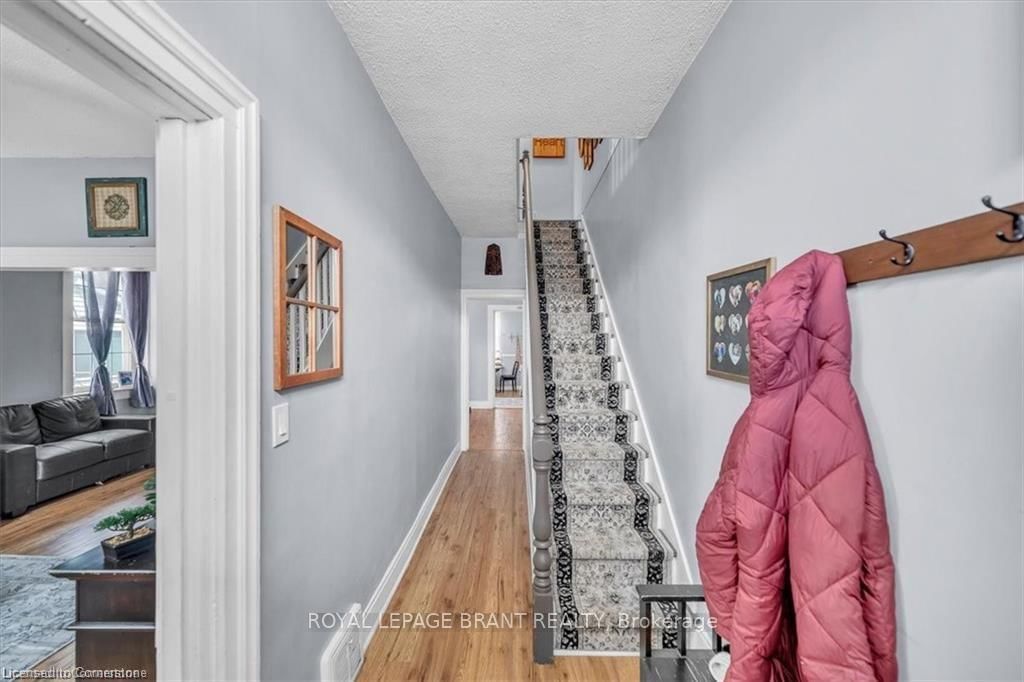 Semi-Detached House for sale at 40 Walnut Lane, Brant, Paris, N3L 2K4 - MLS: X12163627