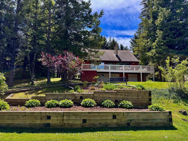 8 Pine River Crescent