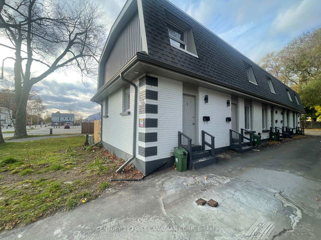 292 Simcoe Street