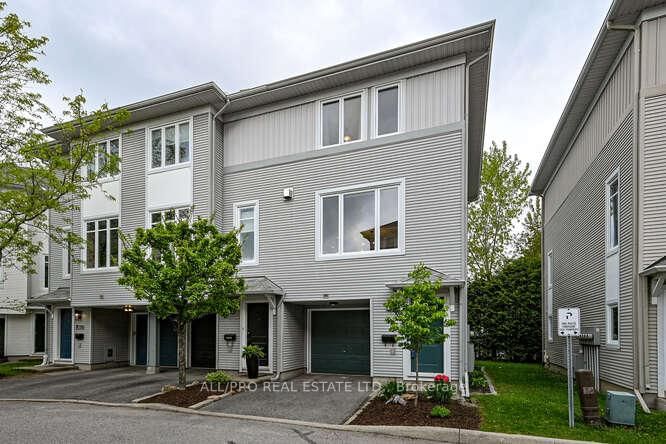 Townhouse for sale at 74 Songbird Private, Ottawa, Westcliffe Estates, K2H 0A2 - MLS: X12163936