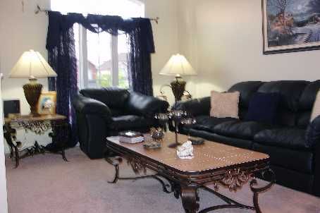 19 Leslie Ave, Barrie, L4N9N9 | Image 2