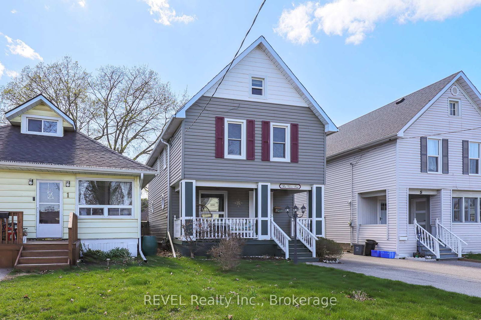 Detached House for sale at 3 Victoria Street, St. Catharines, Ridley, L2S 2K8 - MLS: X12164064