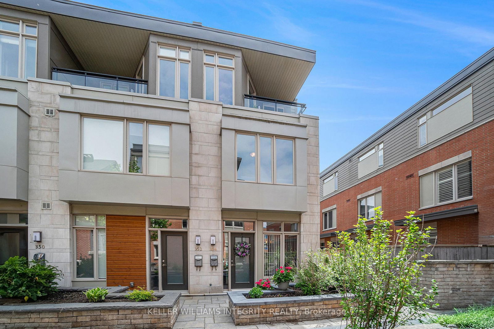 Townhouse for sale at 354 Ravenhill Avenue, Ottawa, McKellar/Highland, K2A 1S5 - MLS: X12164355
