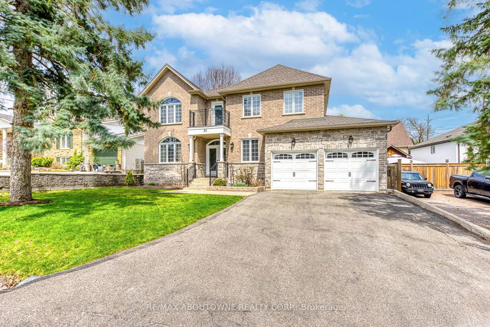 Detached House for sale at 20 Vinegar Hill Street, Hamilton, Waterdown, L0R 2H0 - MLS: X12164356