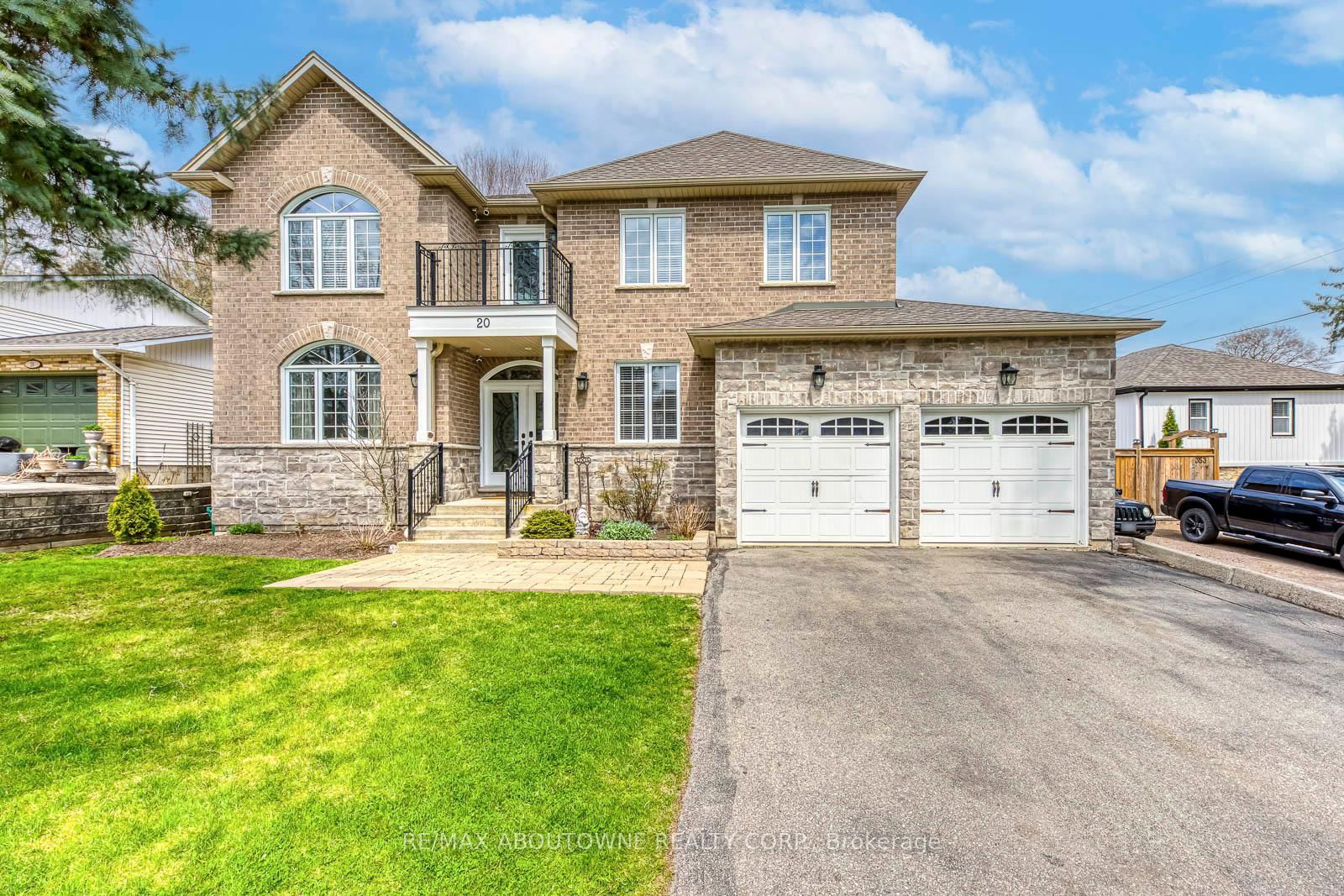 Detached House for sale at 20 Vinegar Hill Street, Hamilton, Waterdown, L0R 2H0 - MLS: X12164356