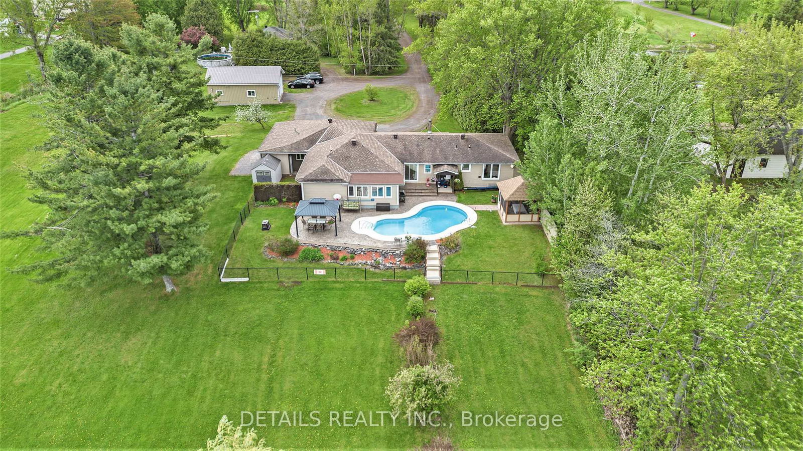 Detached House for sale at 899 Concession 1 Road, Alfred and Plantagenet, Alfred and Plantagenet Twp, K0B 1L0 - MLS: X12164358
