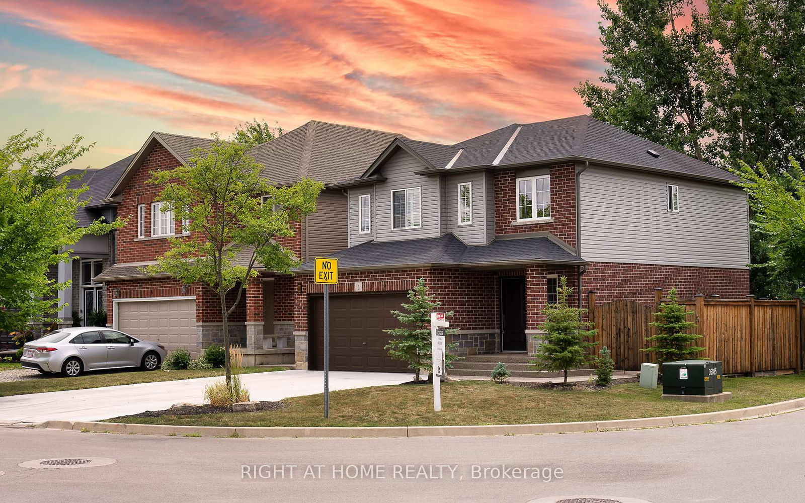 Detached House for sale at 4 Avatar Place, Hamilton, Mount Hope, L0R 1W0 - MLS: X12164499