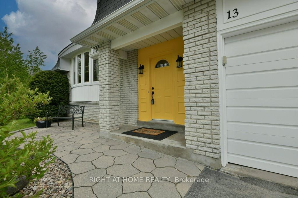 Detached House for sale at 13 Northpark Drive, Ottawa, Blackburn Hamlet, K1B 3R7 - MLS: X12164605