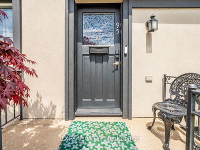95 Edinburgh Ave, Hamilton - Crown Point image-0-1