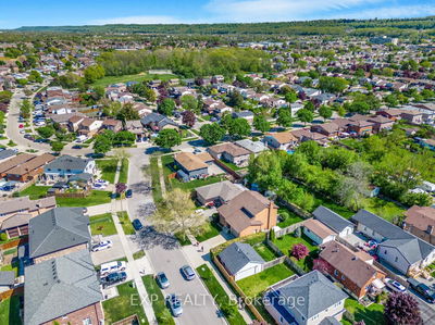 30 Guernsey Dr, Hamilton - Stoney Creek image-0-4