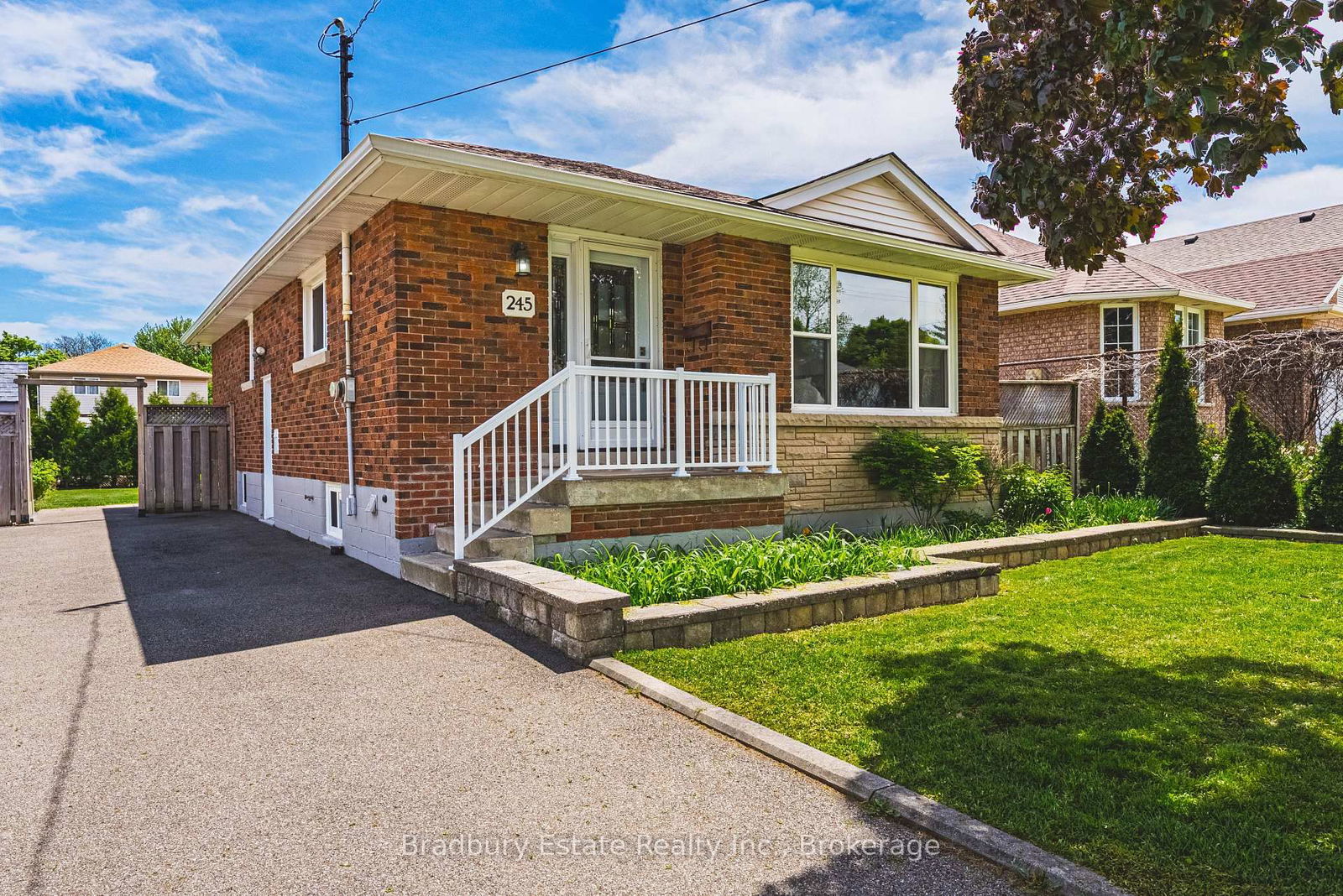 Detached House for sale at 245 West 16th Street, Hamilton, Buchanan, L9C 4C7 - MLS: X12164929