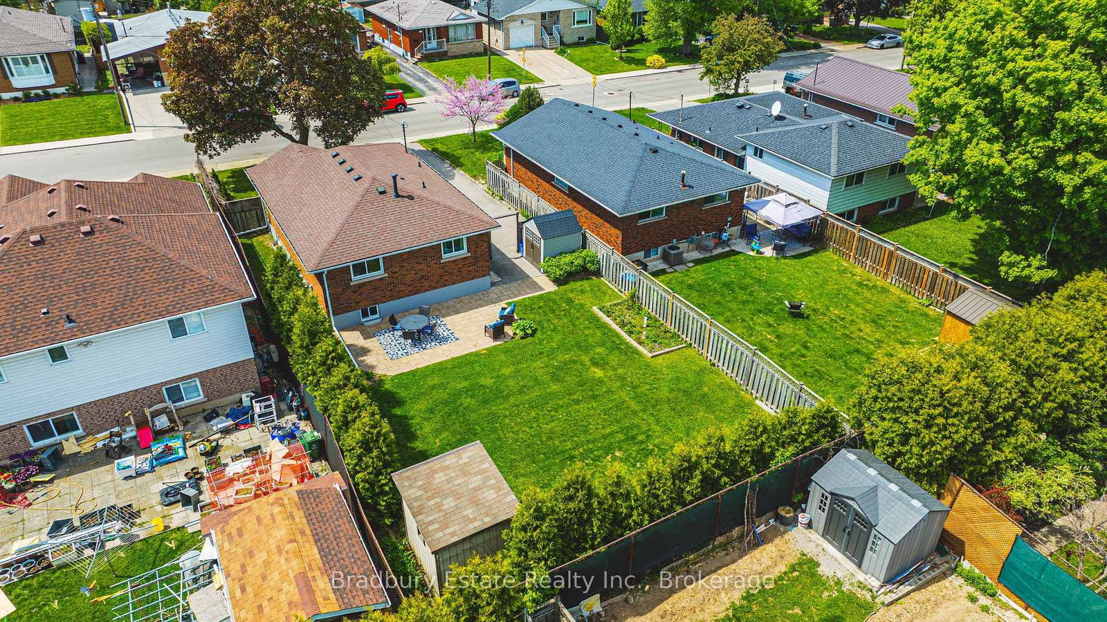 Detached House for sale at 245 West 16th Street, Hamilton, Buchanan, L9C 4C7 - MLS: X12164929
