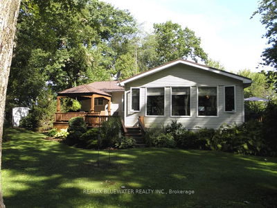 6016 Max Dr, Lambton Shores - Kettle Point
