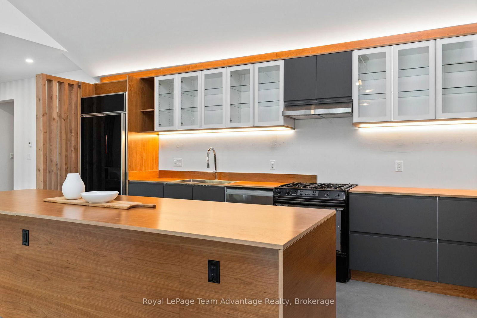 Condo for sale at 18-1 Crane Walker Road, The Archipelago, Archipelago South, P2A 0B7 - MLS: X12165135