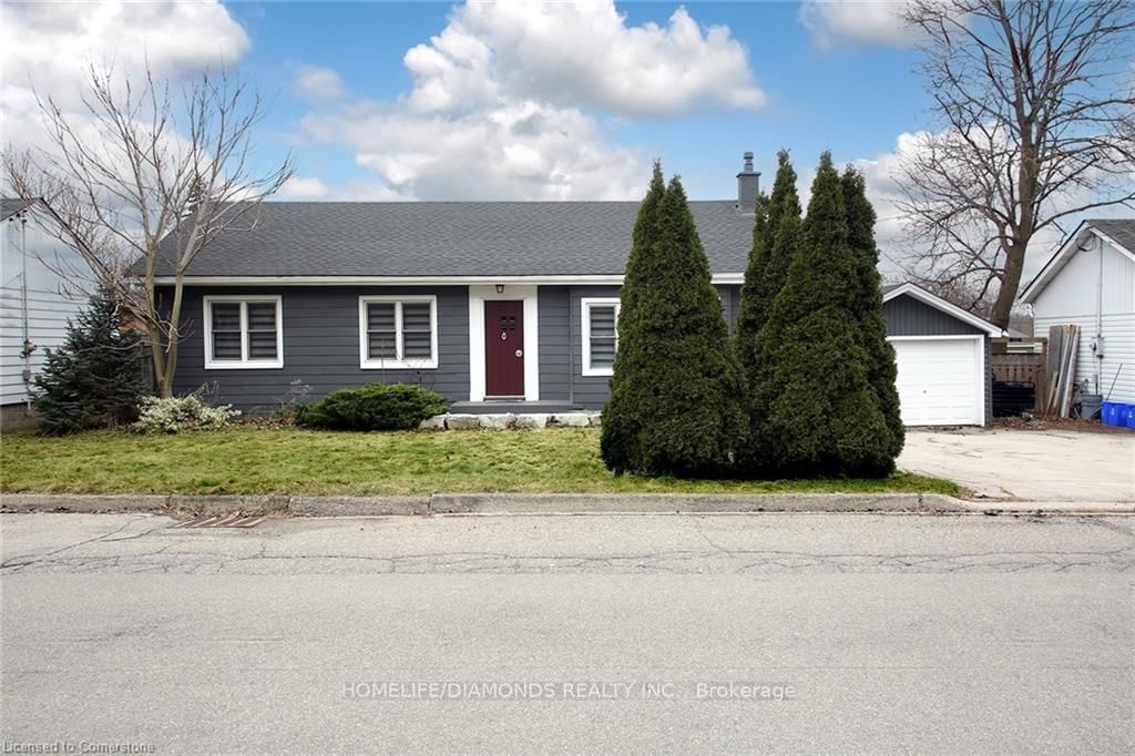 Detached House for sale at 15 First Street, Hamilton, Waterdown, L0R 2H0 - MLS: X12165191